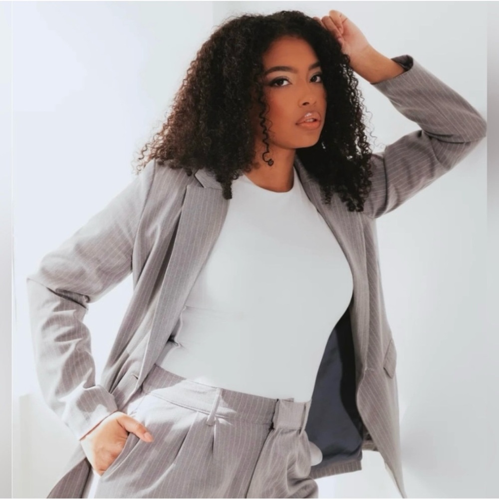 Gray Pinstripe Blazer Women’s Large New with Tags Klassy Network